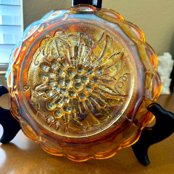 Carnival Glass Bowl in Marigold with Center Grape Pattern -  Vintage - Picture 3 of 8